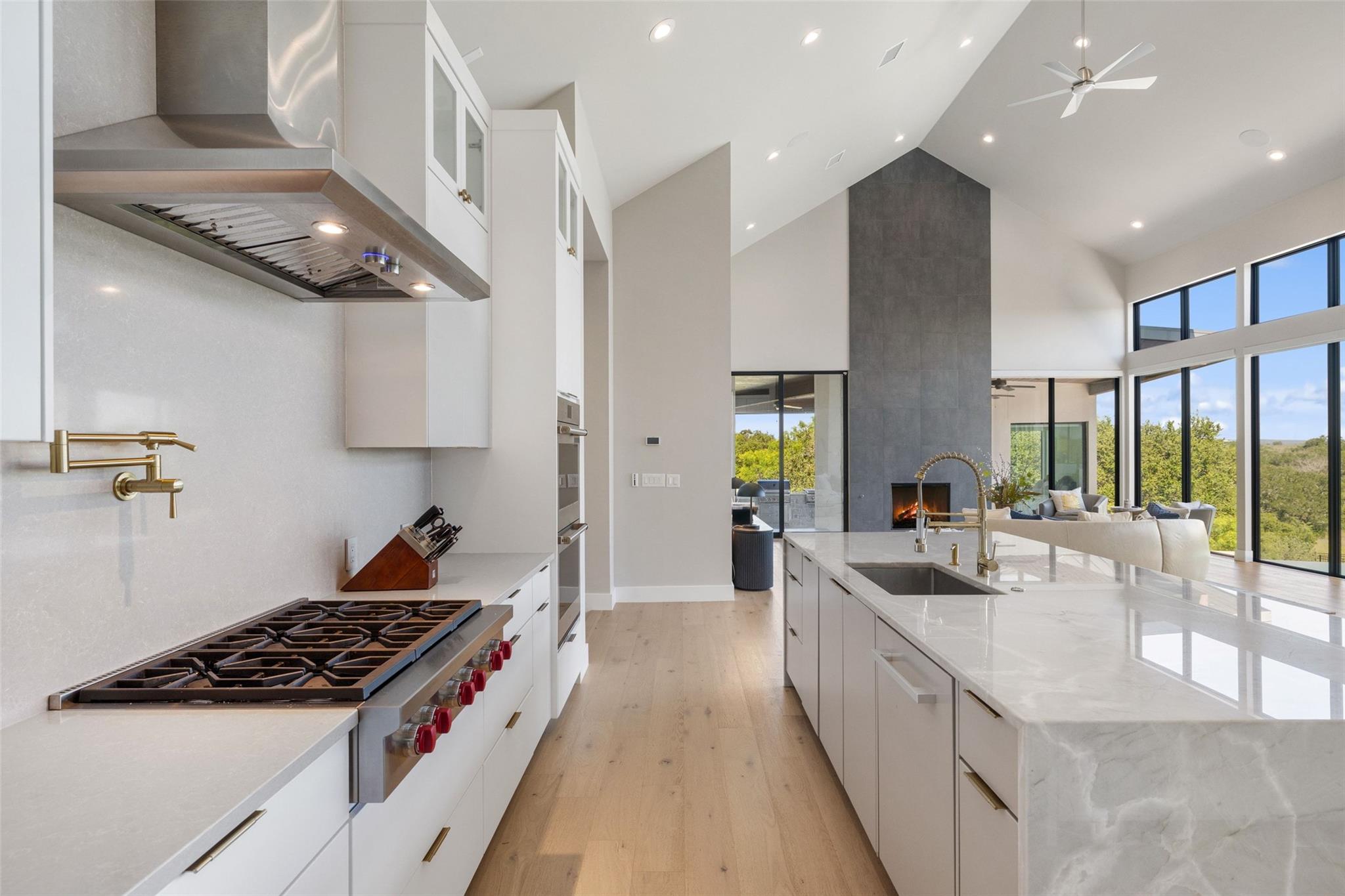 612 Overlook PKWY