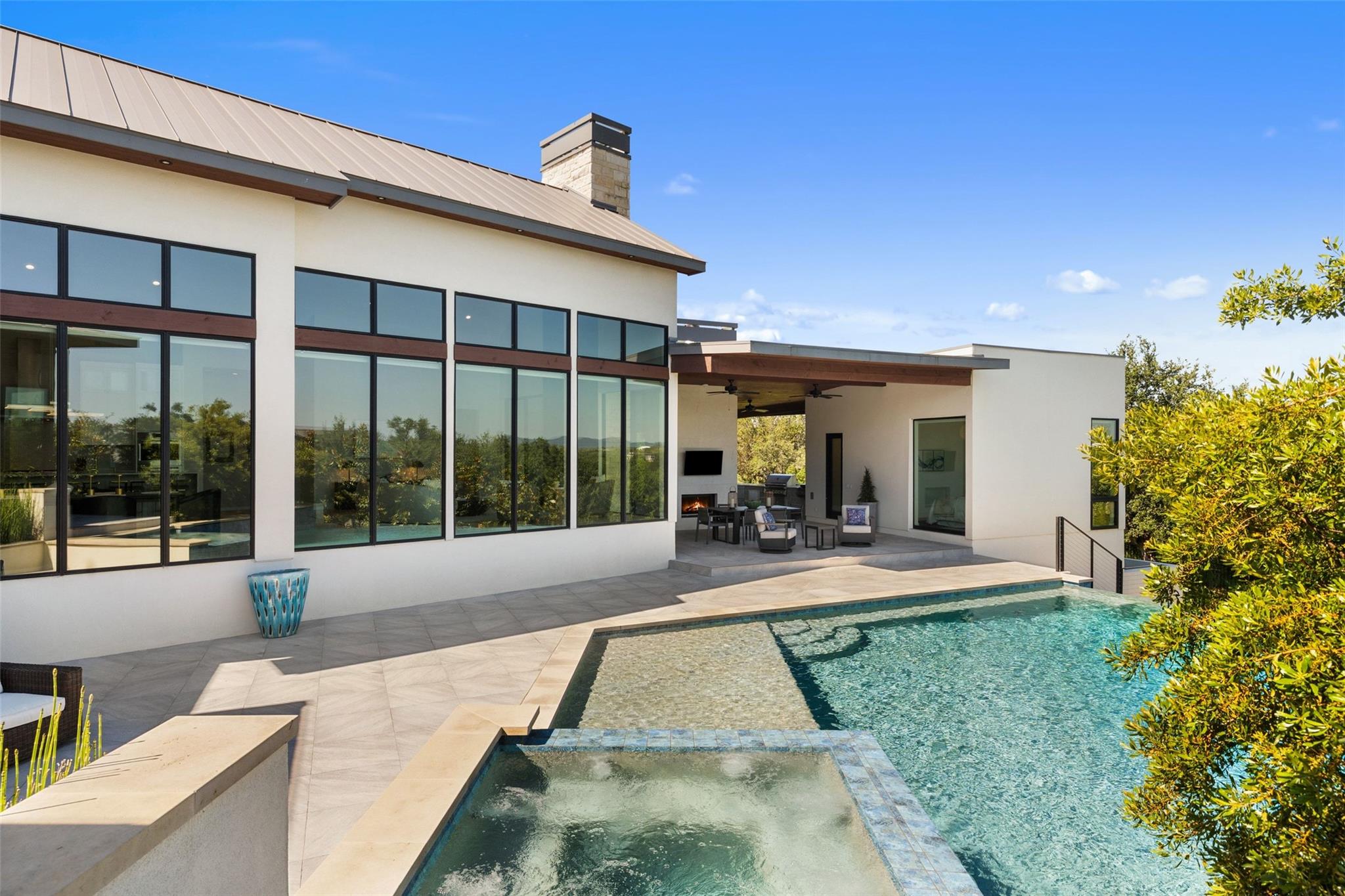 612 Overlook PKWY