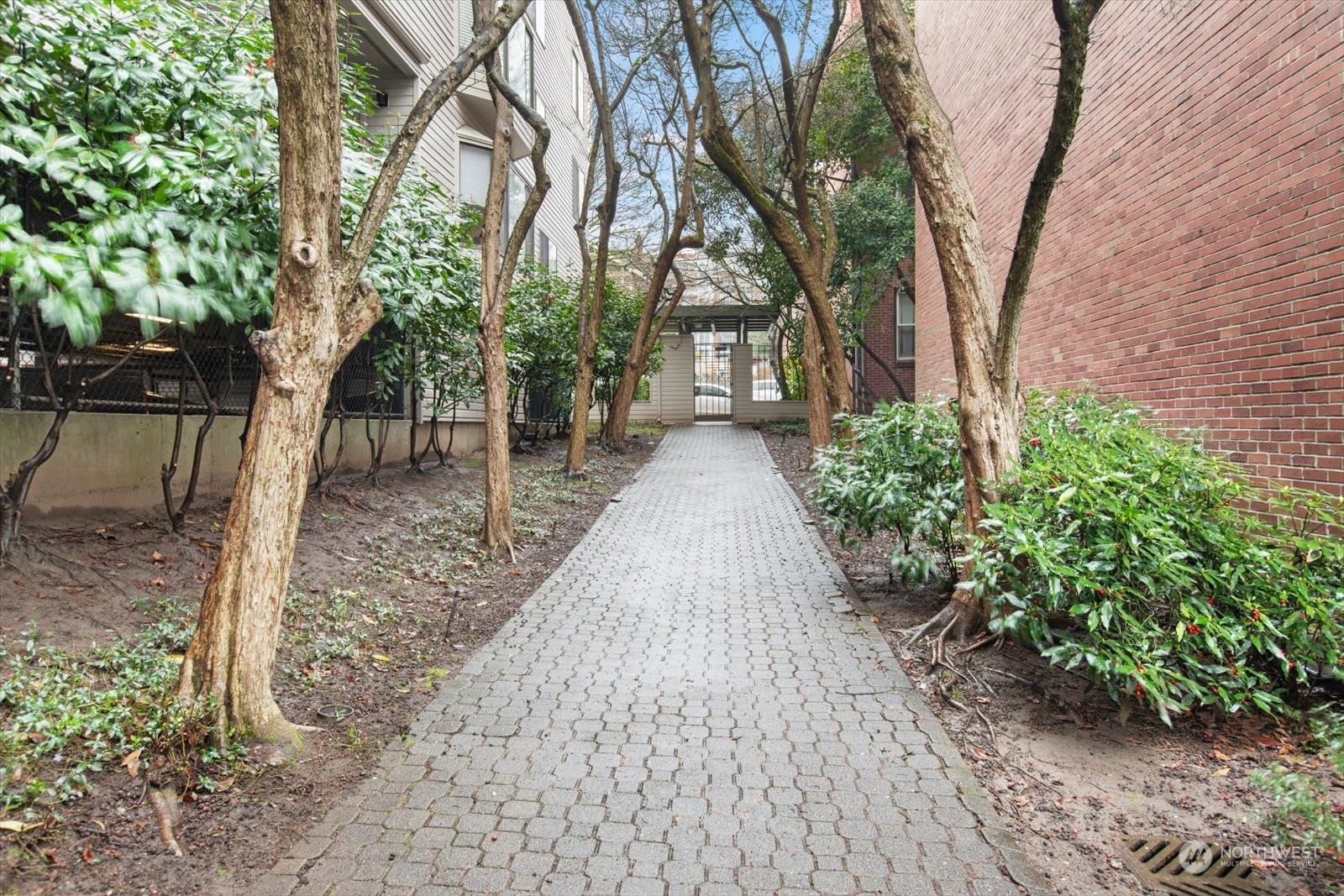 211 Summit Ave E #N409