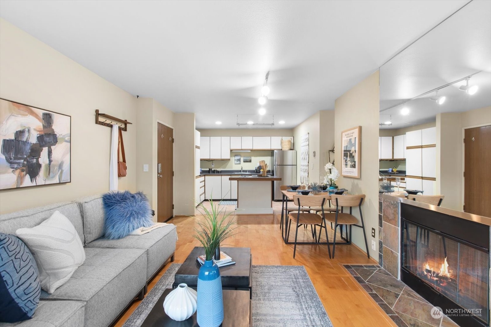 211 Summit Ave E #N409