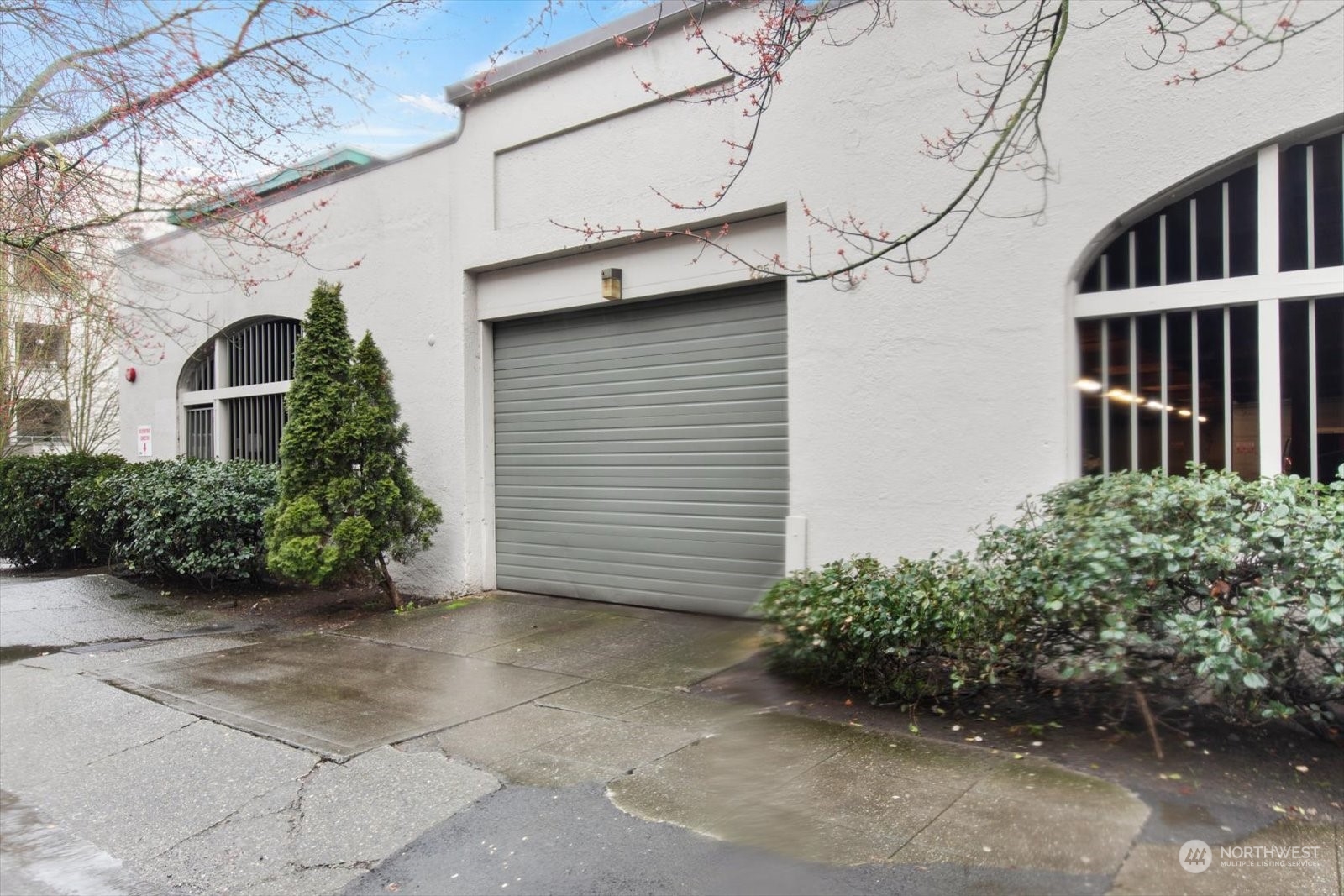 211 Summit Ave E #N409