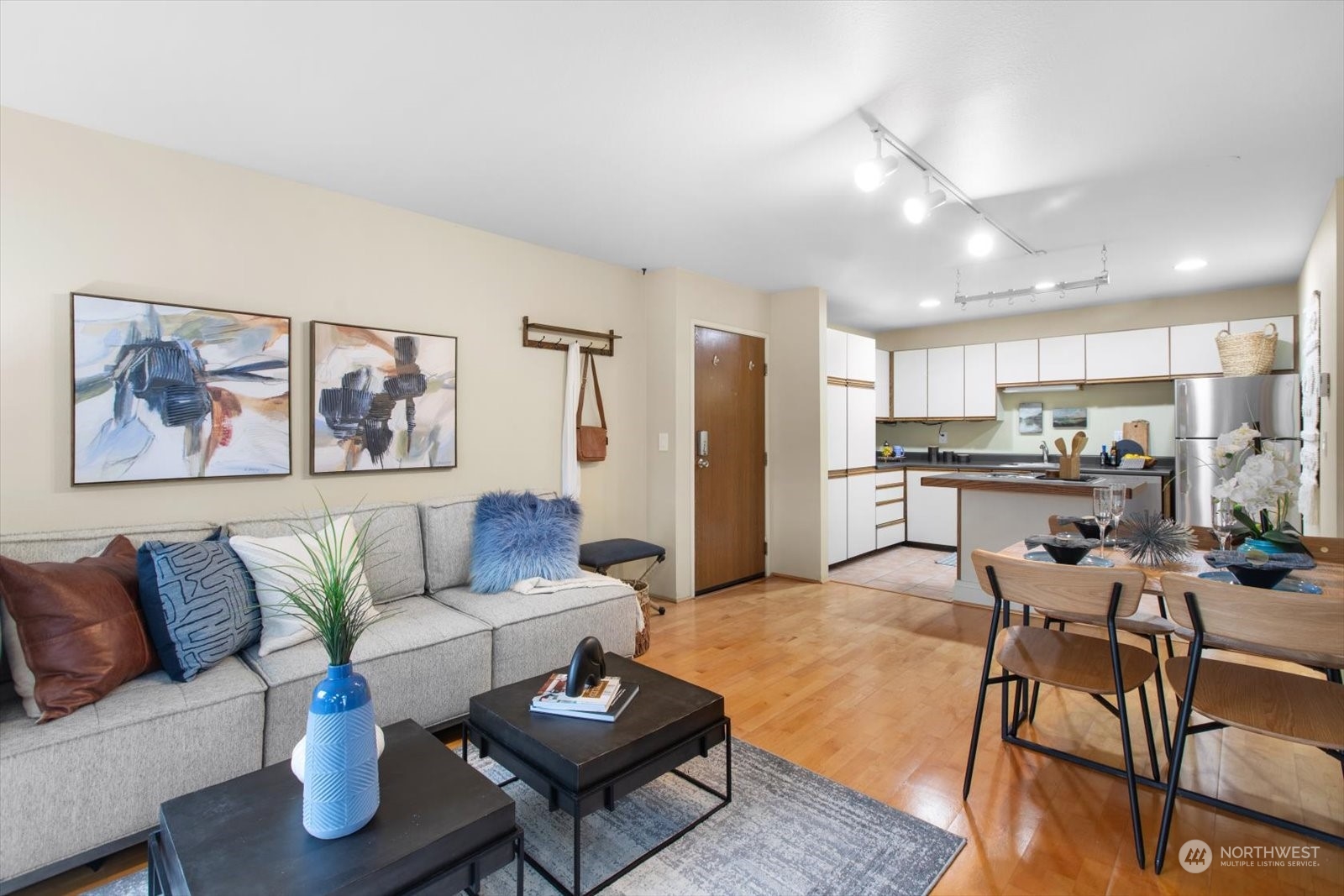 211 Summit Ave E #N409