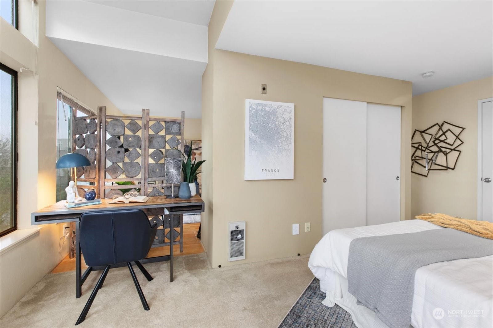 211 Summit Ave E #N409