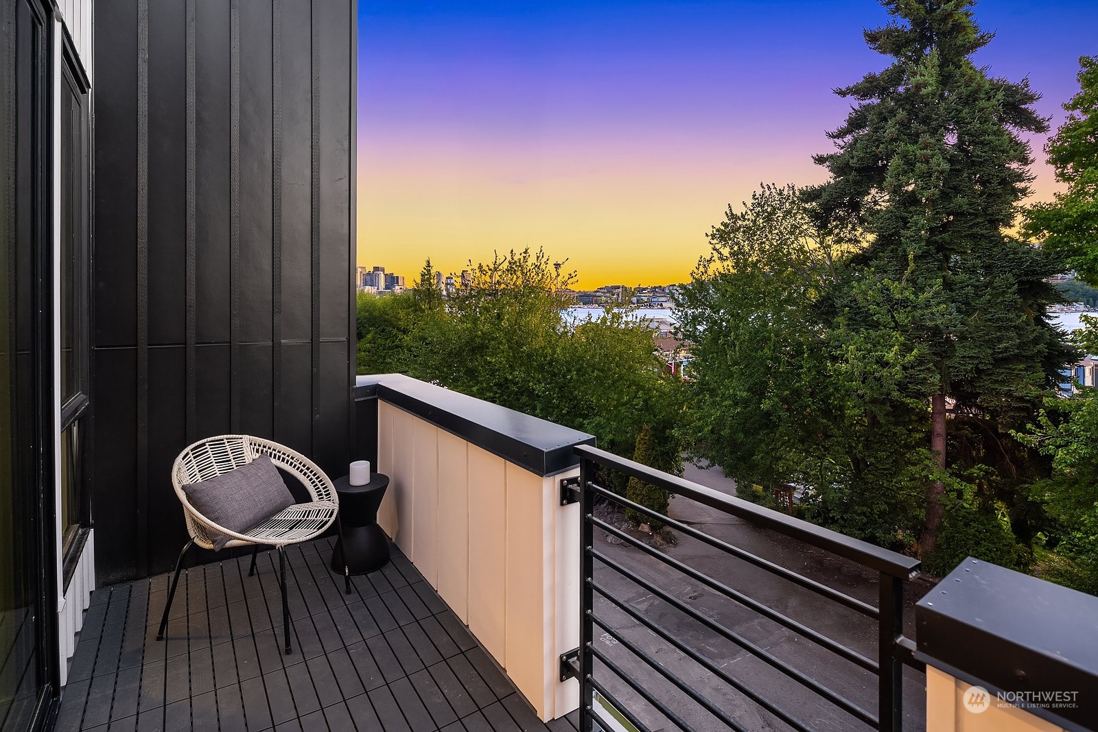 2240 Fairview Avenue E Unit: B