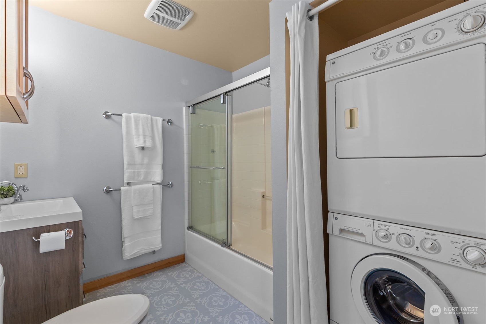 827 Hiawatha Place S Unit: 416