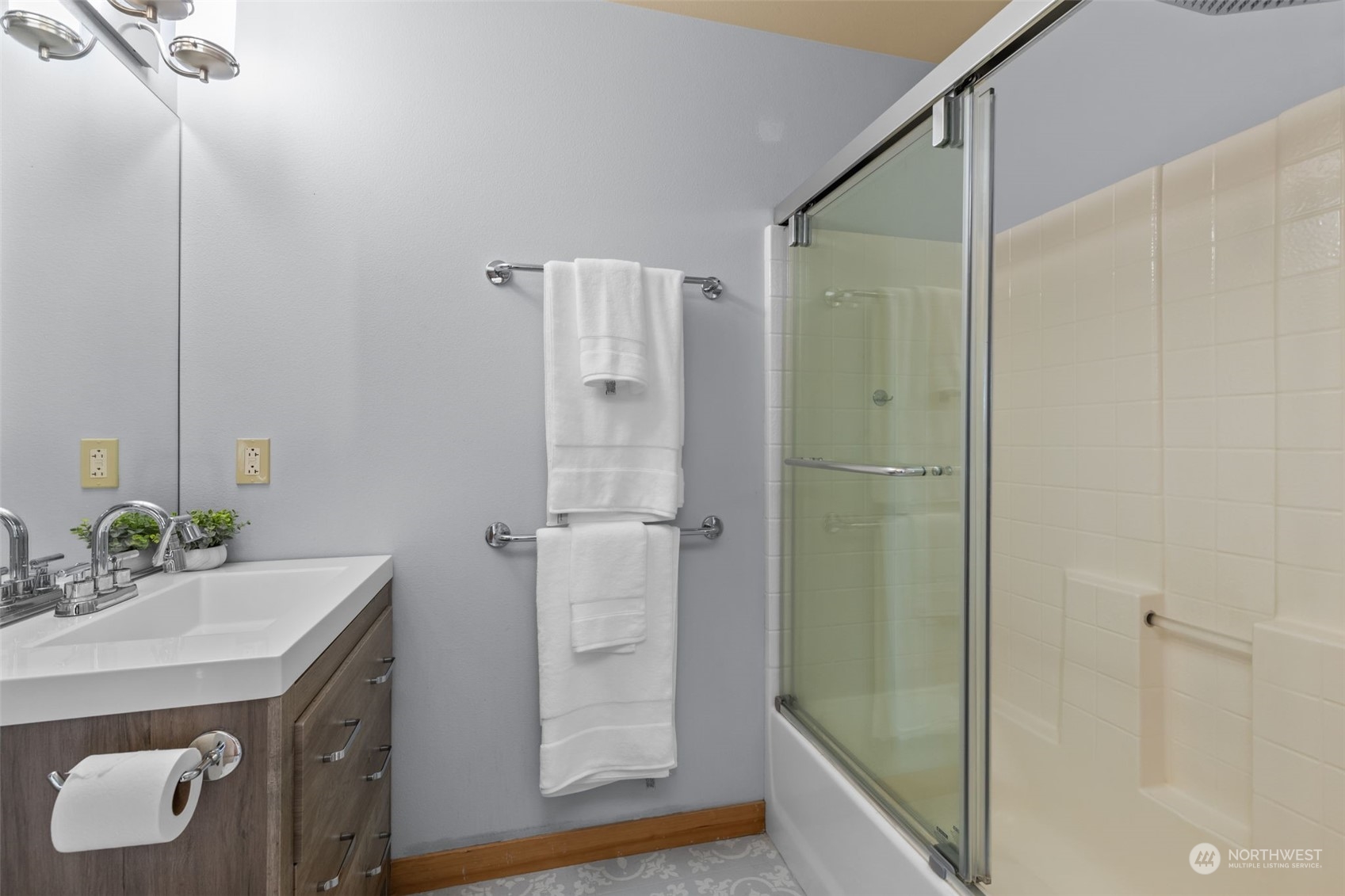 827 Hiawatha Place S Unit: 416