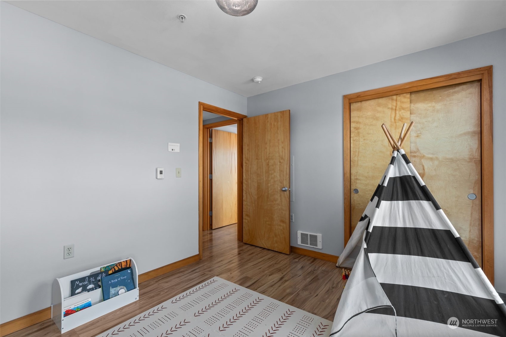 827 Hiawatha Place S Unit: 416