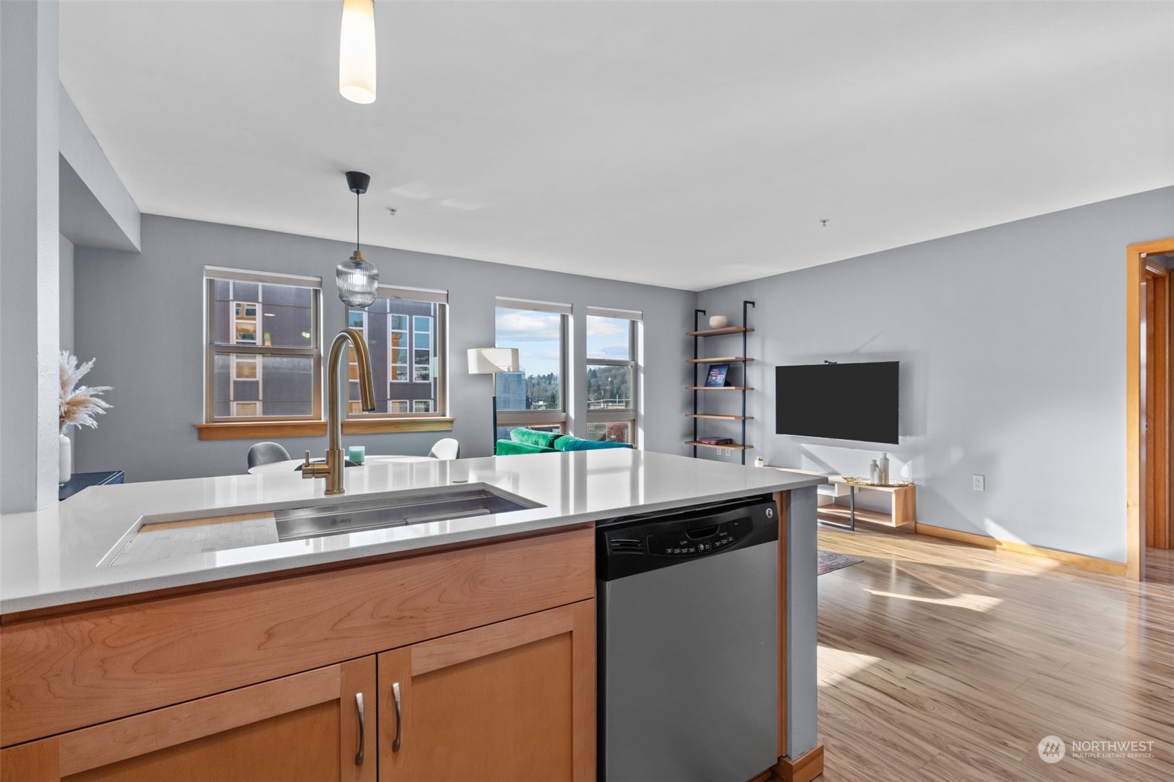 827 Hiawatha Place S Unit: 416