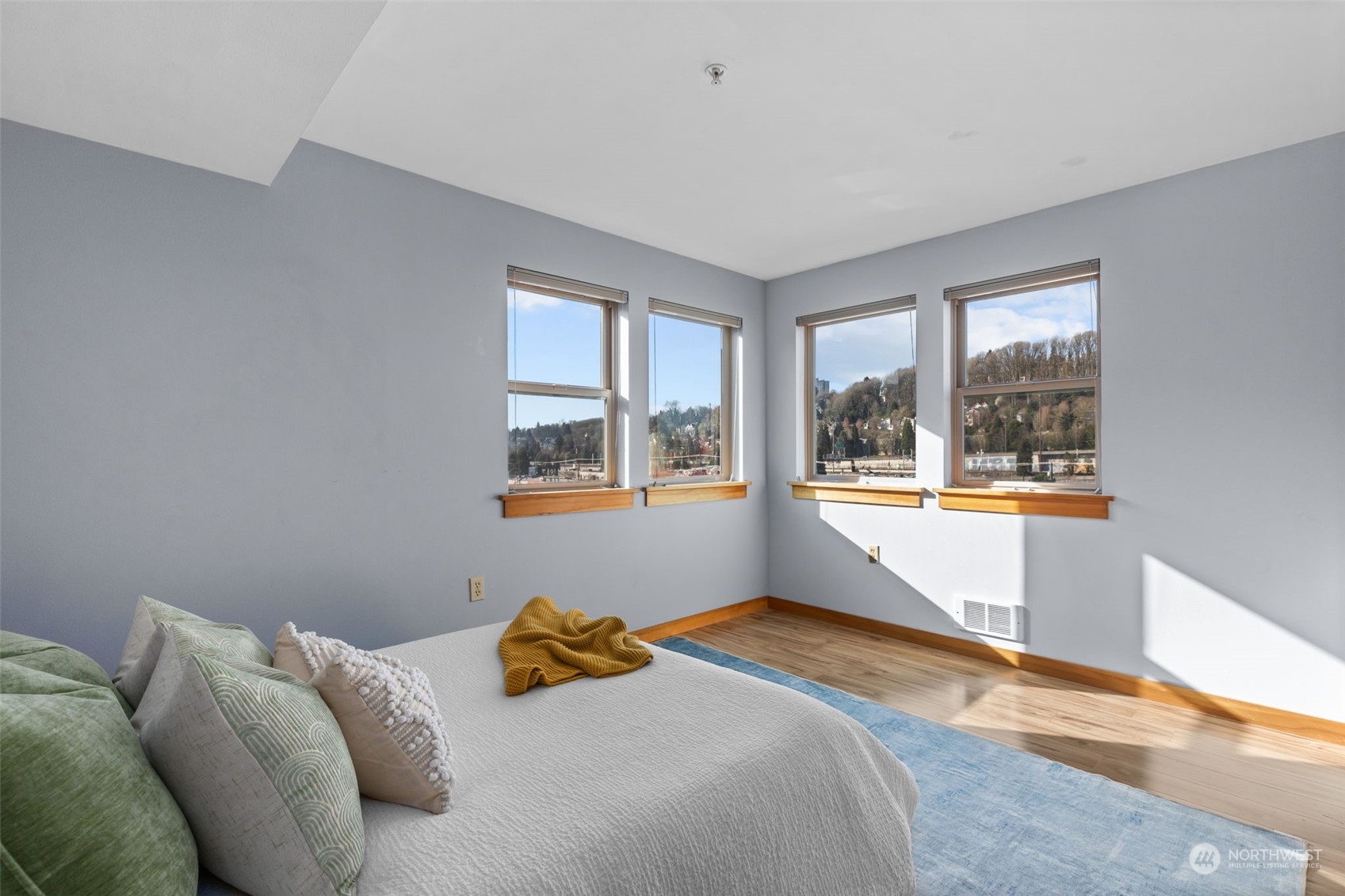 827 Hiawatha Place S Unit: 416