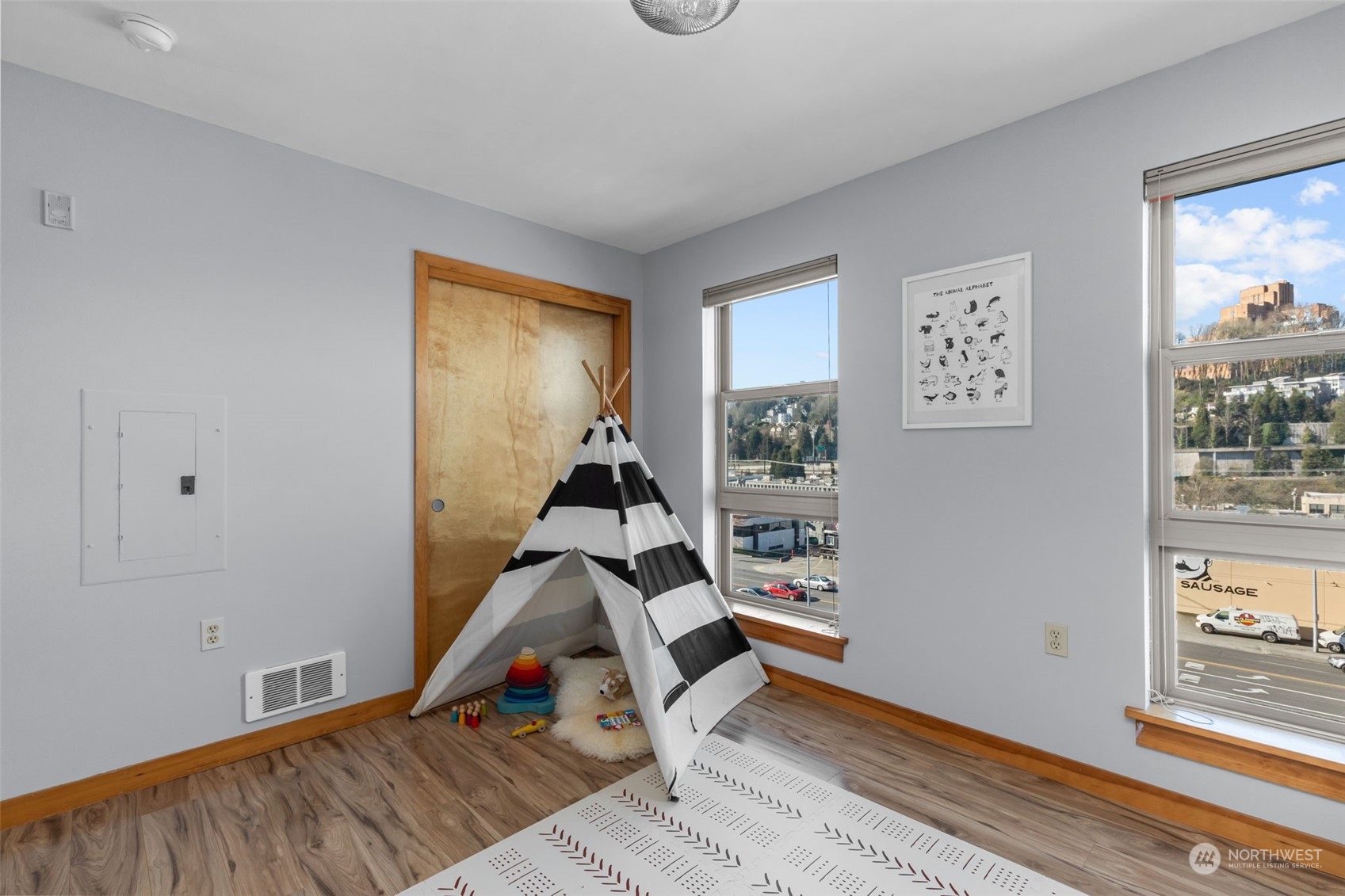 827 Hiawatha Place S Unit: 416