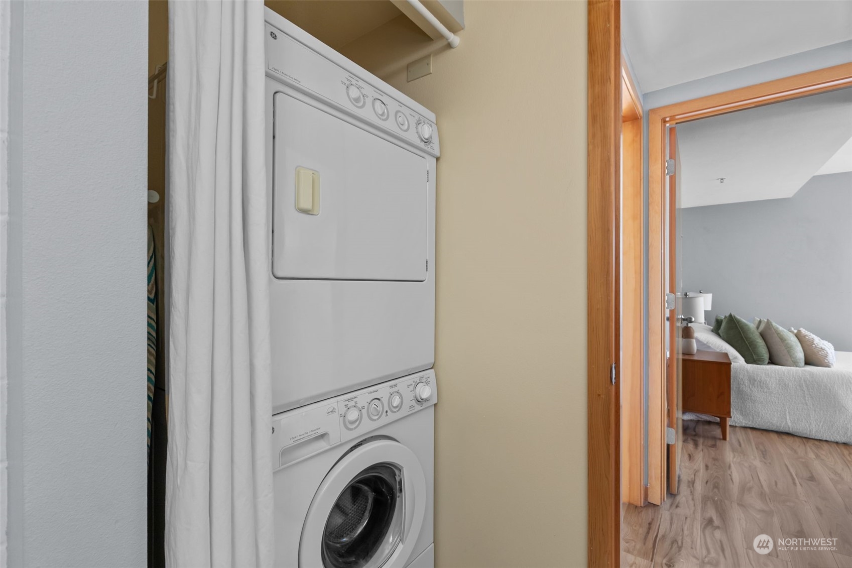 827 Hiawatha Place S Unit: 416