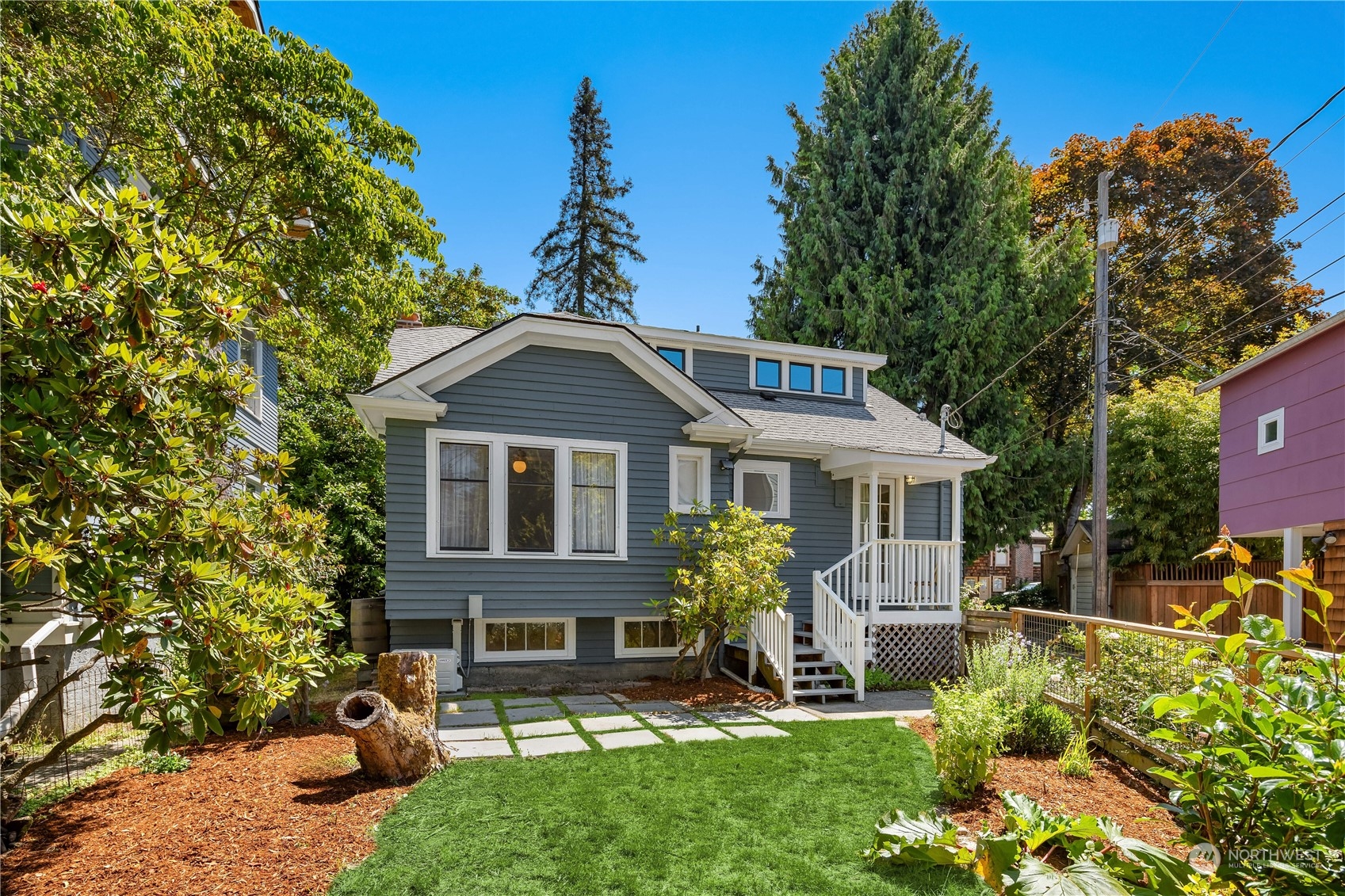 5715 17th Avenue NE