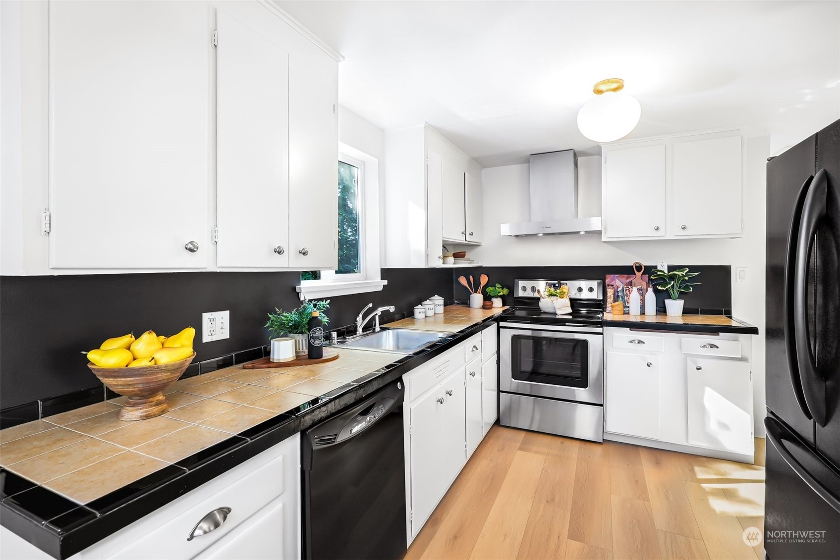 15839 15th Avenue NE