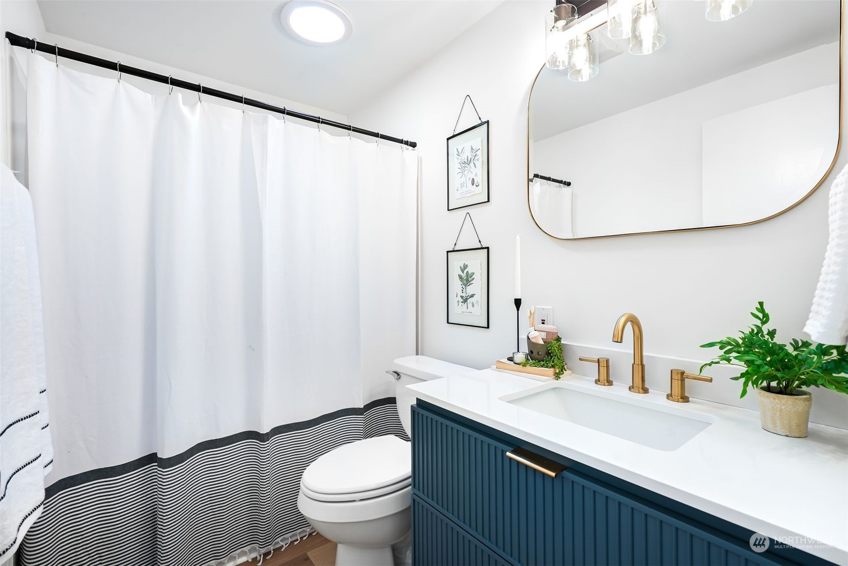 15839 15th Avenue NE