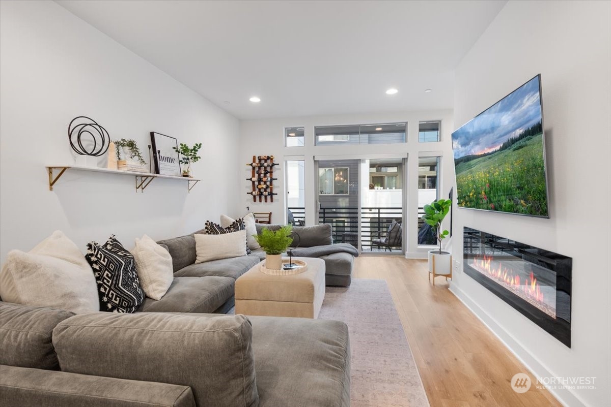 11526 117th Lane NE Unit: 5