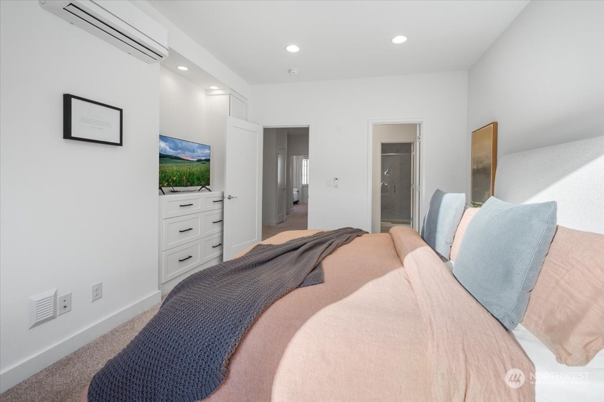 11526 117th Lane NE Unit: 5