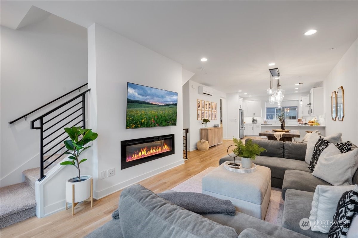 11526 117th Lane NE Unit: 5