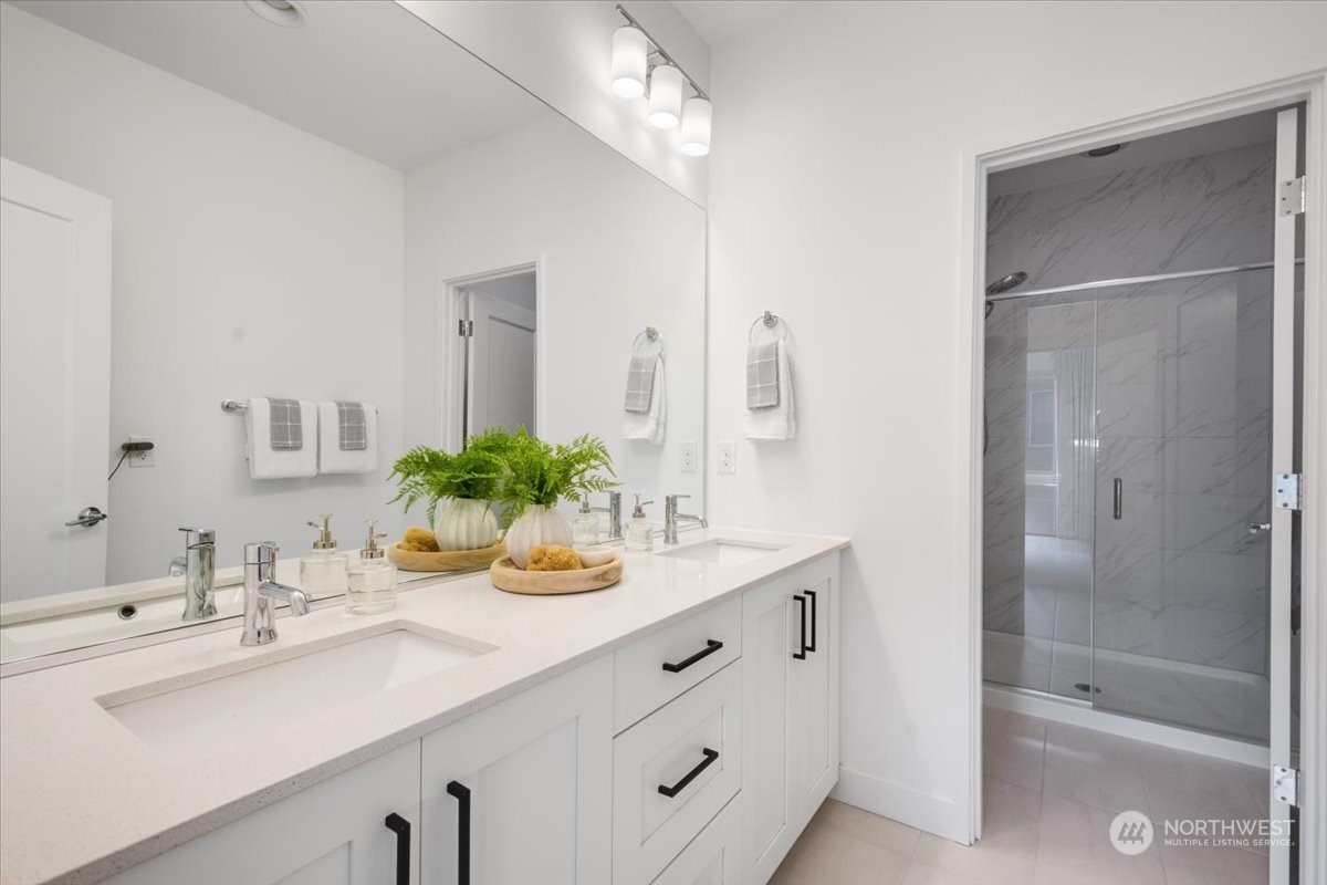 11526 117th Lane NE Unit: 5