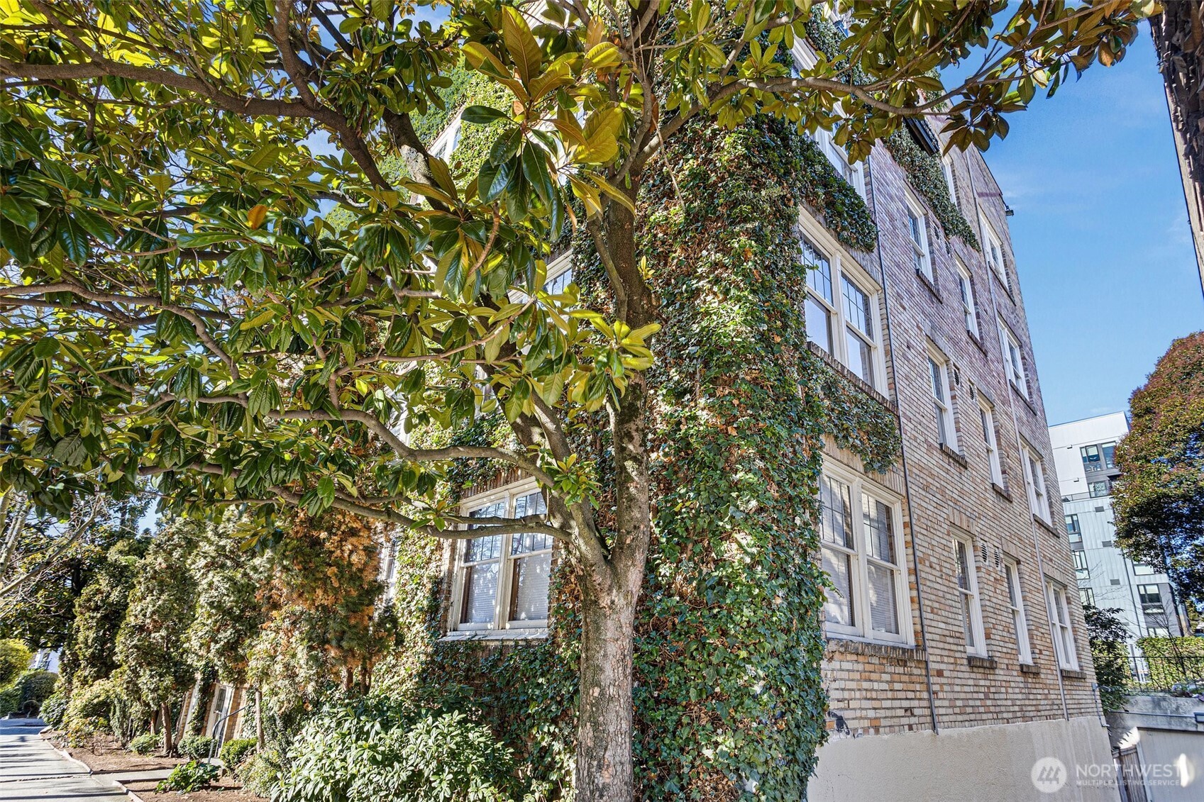 400 Boylston Avenue E Unit: 402