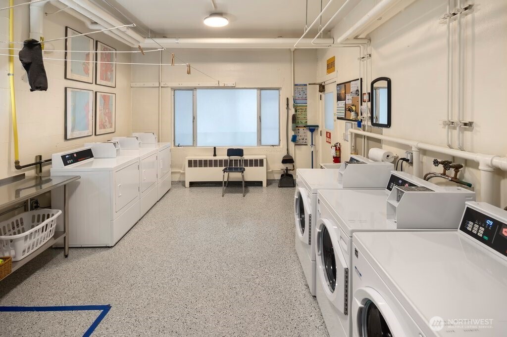 515 W Olympic Place Unit: 208