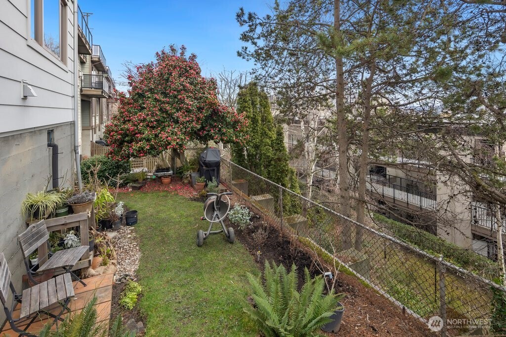 515 W Olympic Place Unit: 208