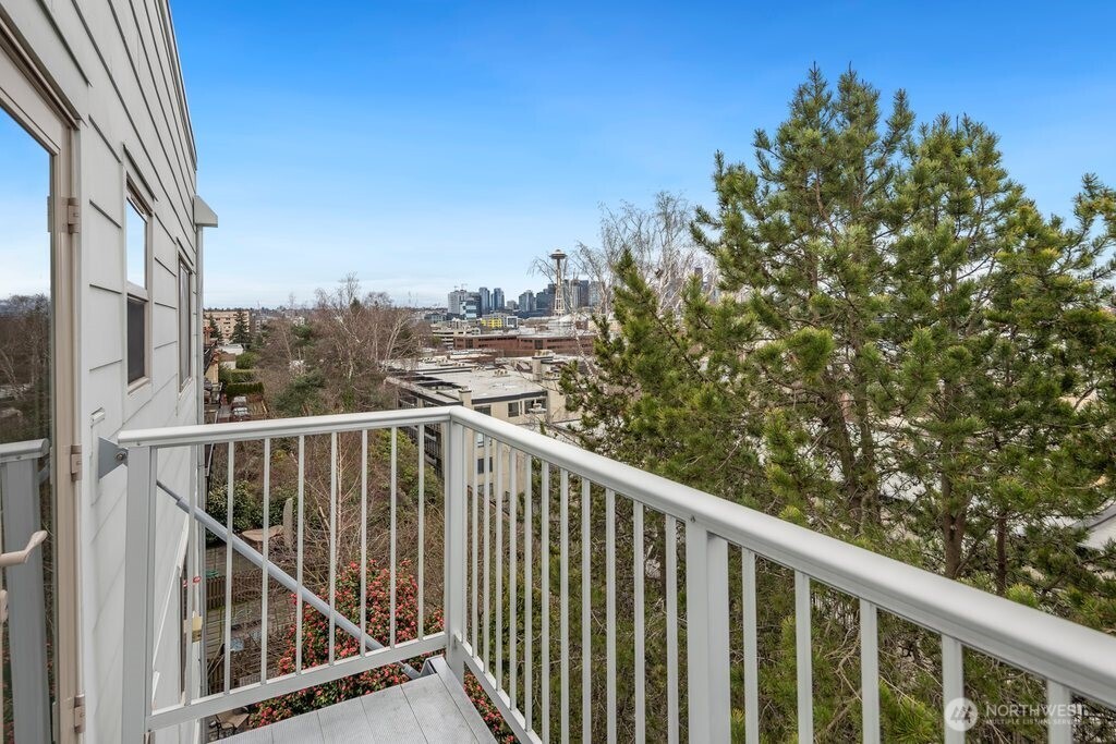 515 W Olympic Place Unit: 208