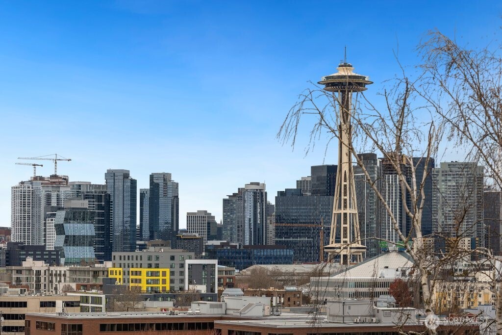 515 W Olympic Place Unit: 208