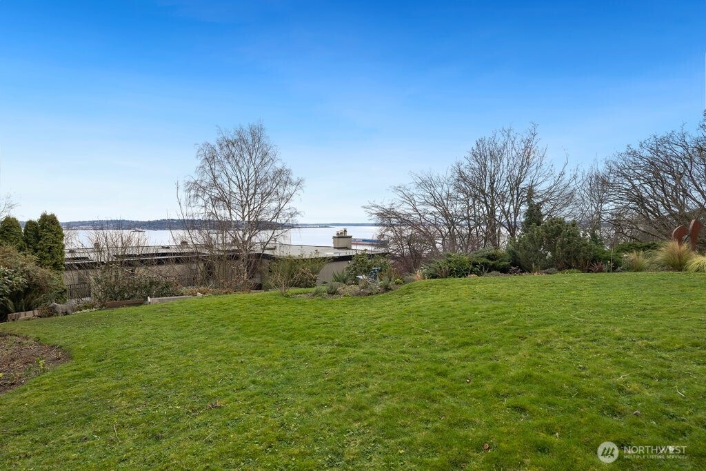 515 W Olympic Place Unit: 208