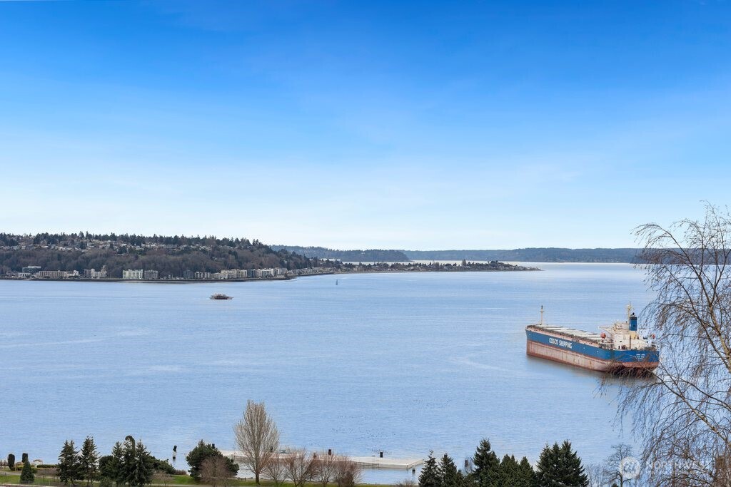 515 W Olympic Place Unit: 208