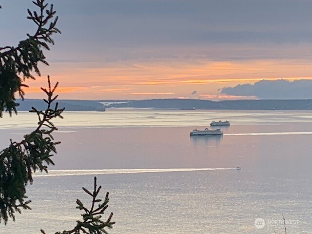 515 W Olympic Place Unit: 208