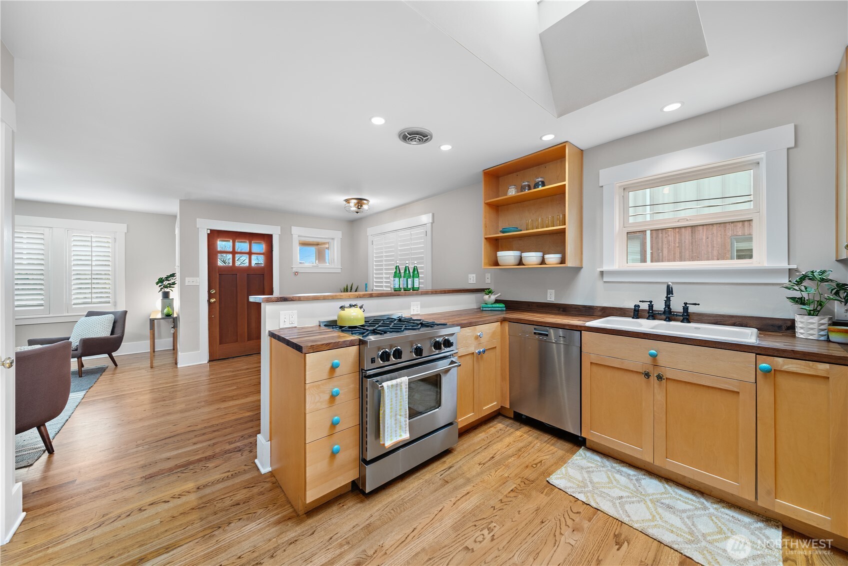 4021 Evanston Avenue N