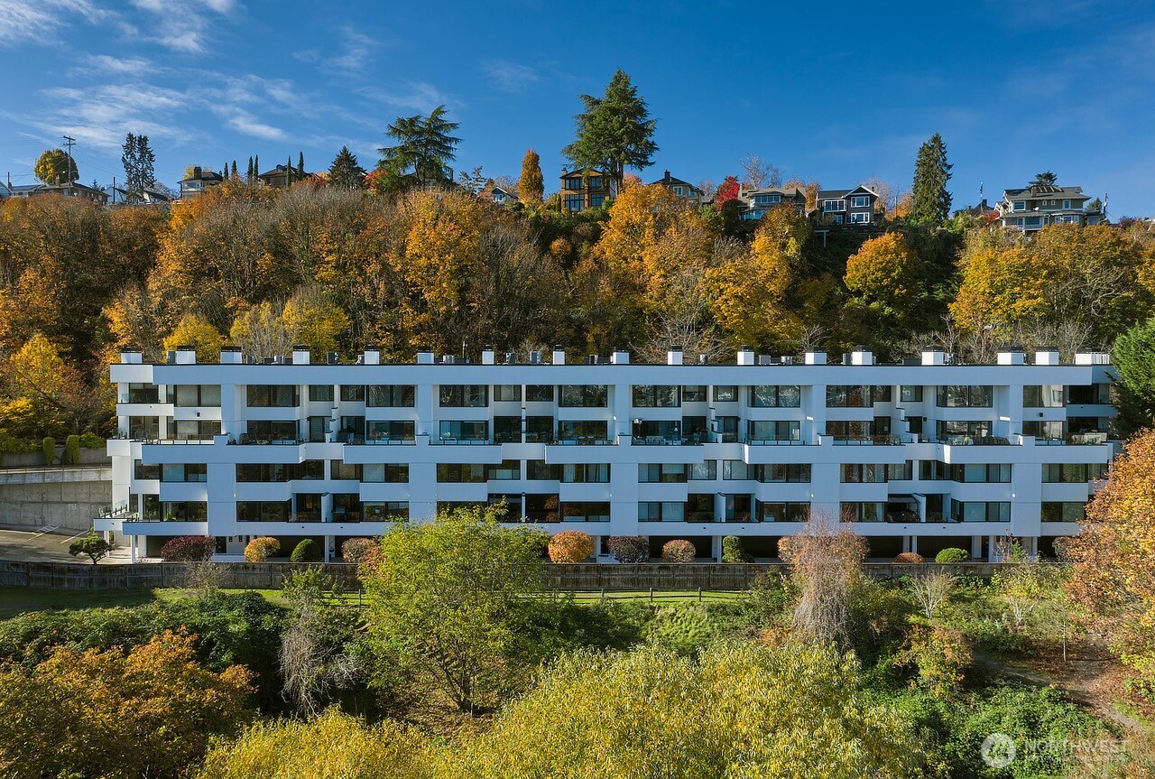 2410 Aurora Avenue N Unit: 107