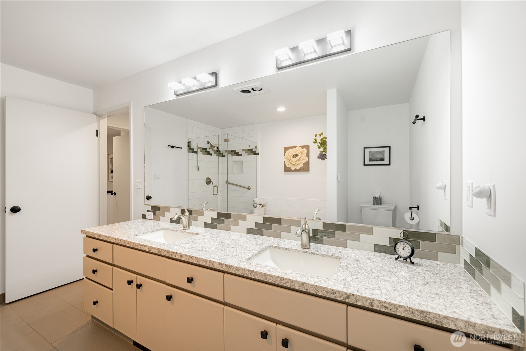 2410 Aurora Avenue N Unit: 107