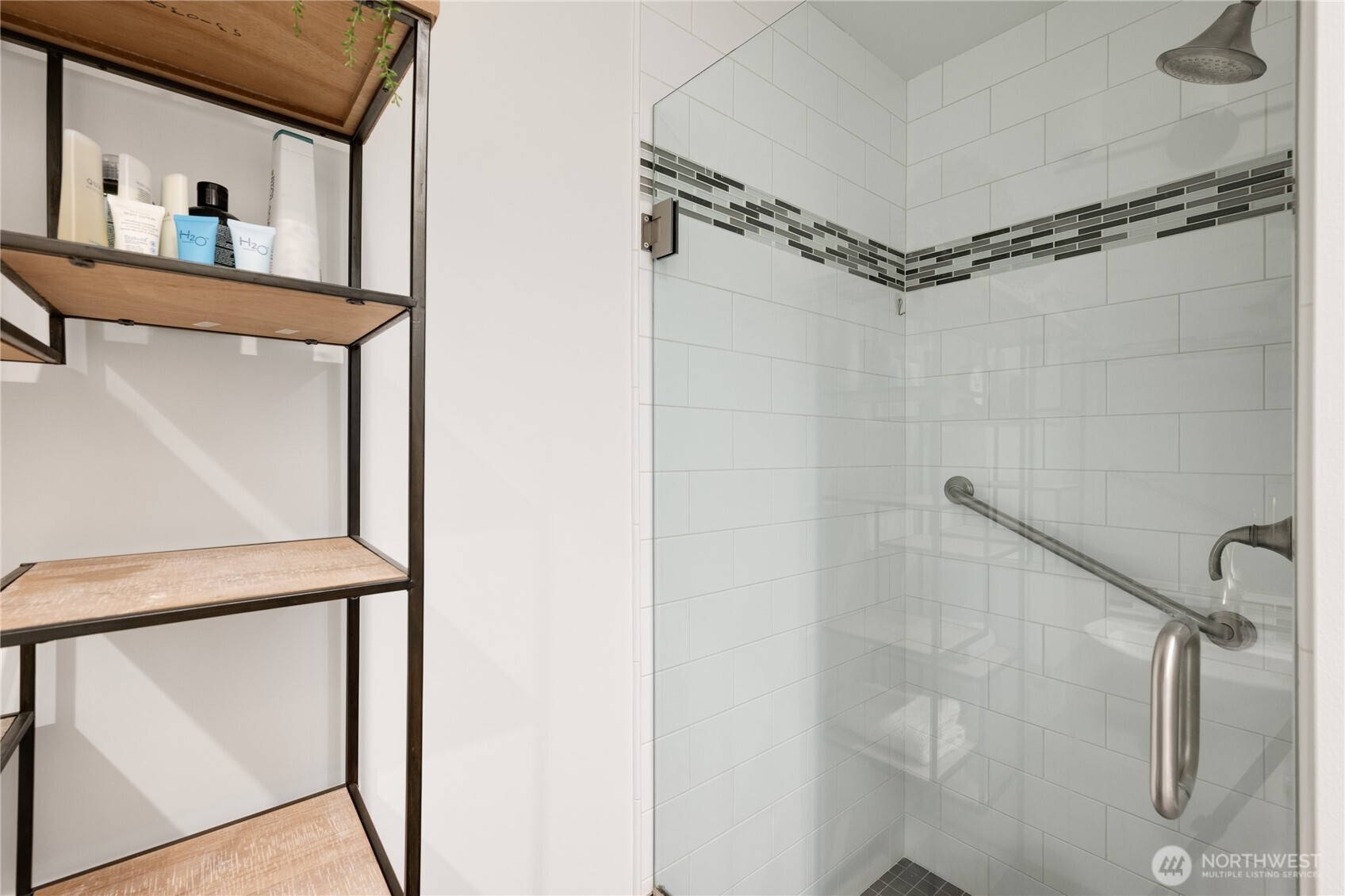 2410 Aurora Avenue N Unit: 107