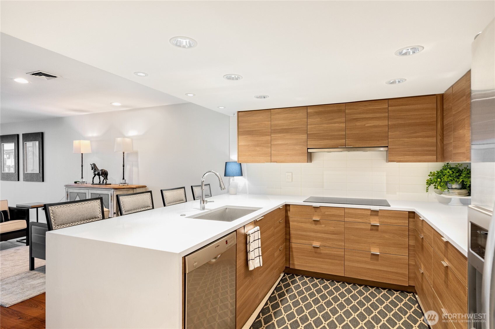 2410 Aurora Avenue N Unit: 107