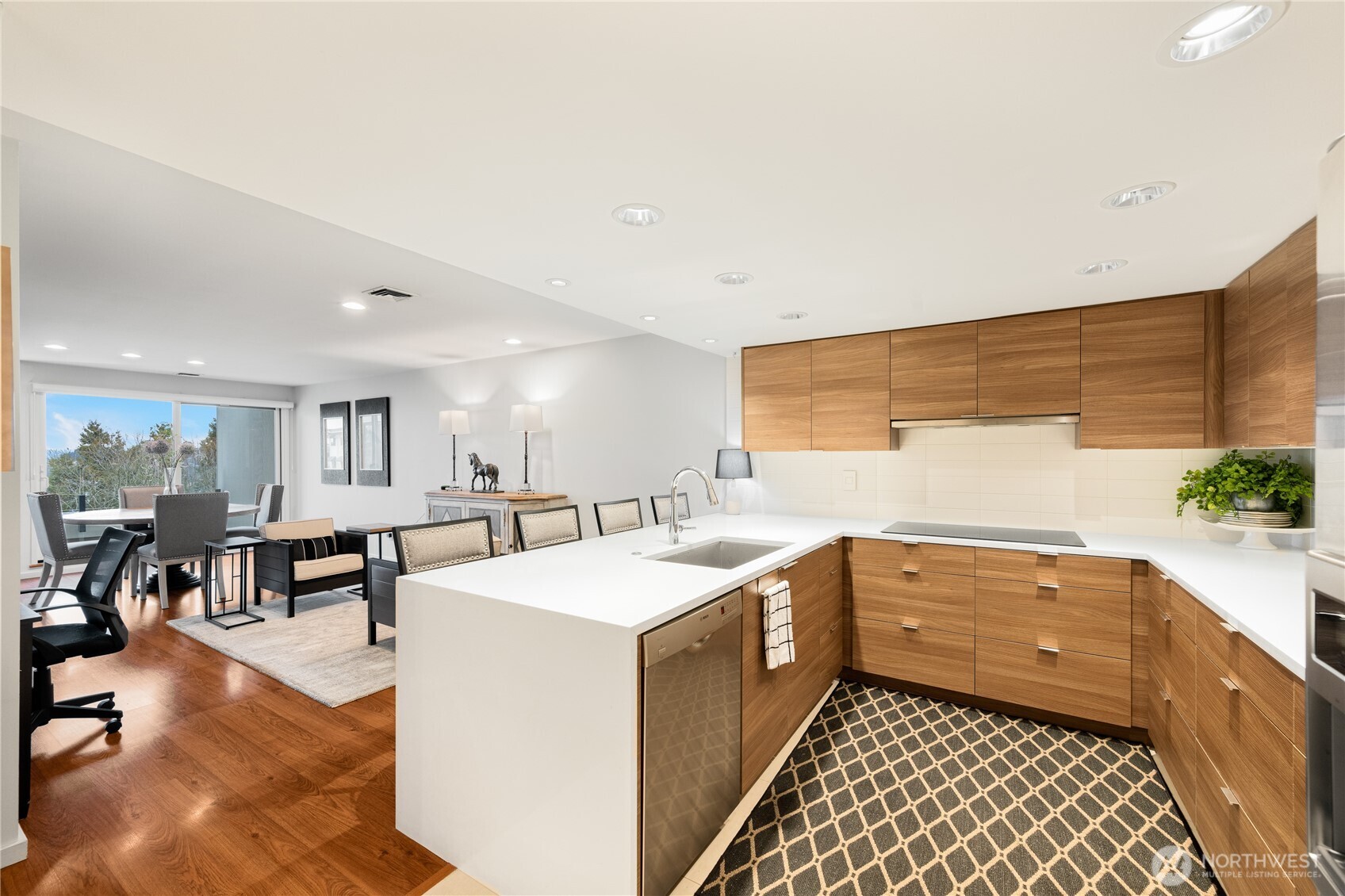 2410 Aurora Avenue N Unit: 107