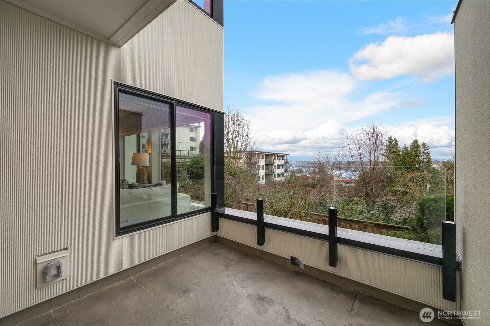 2410 Aurora Avenue N Unit: 107