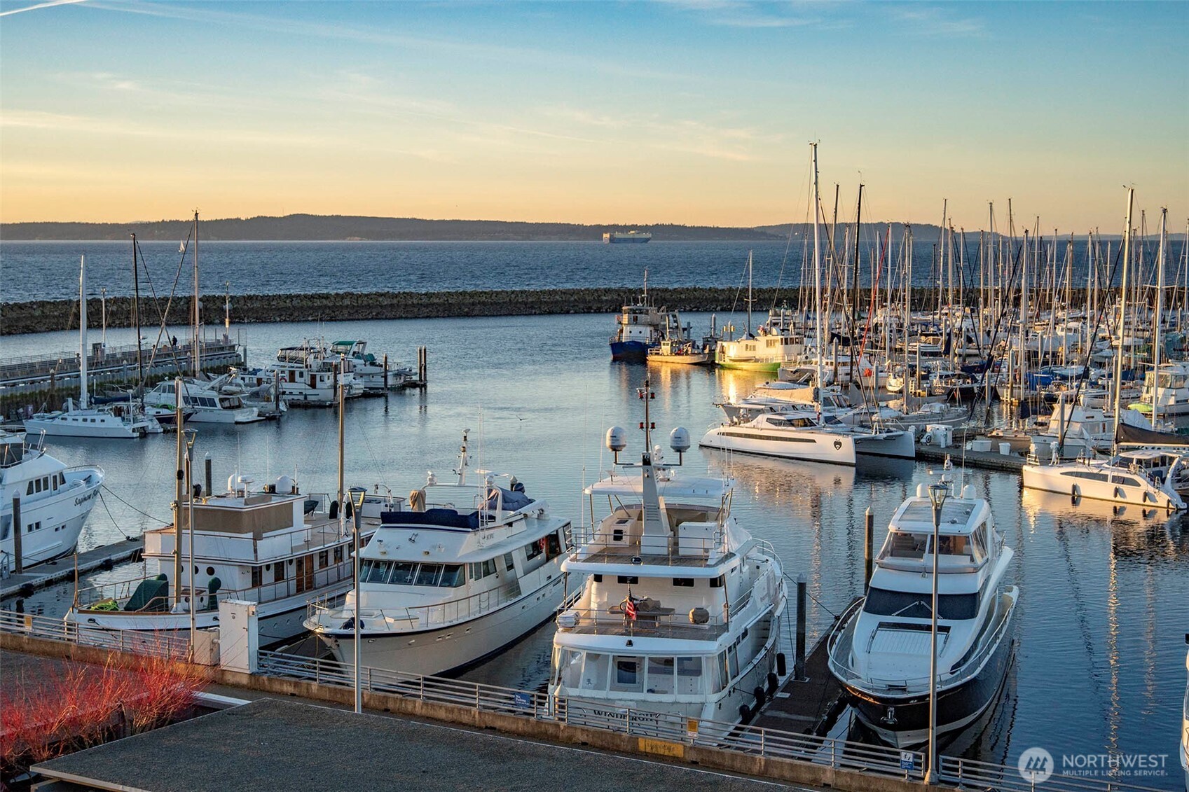 6533 Seaview Avenue NW Unit: A305