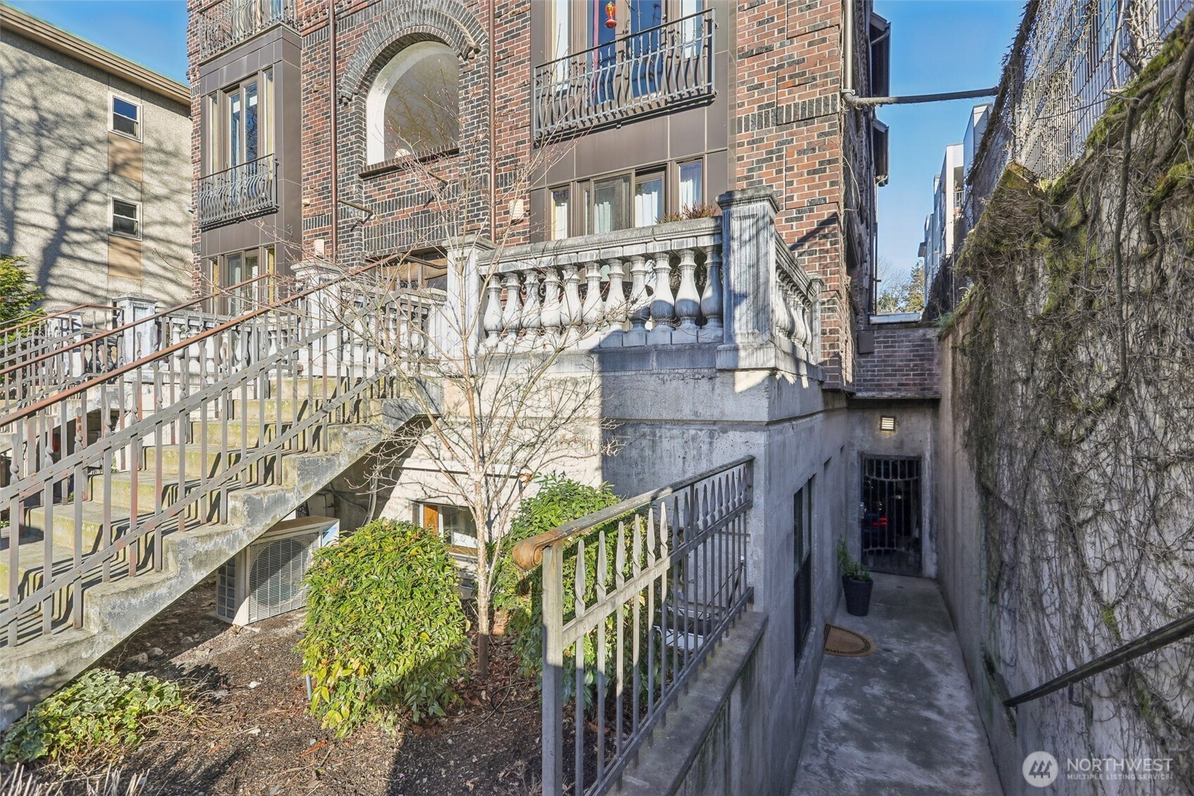 1122 Broadway E Unit: 101