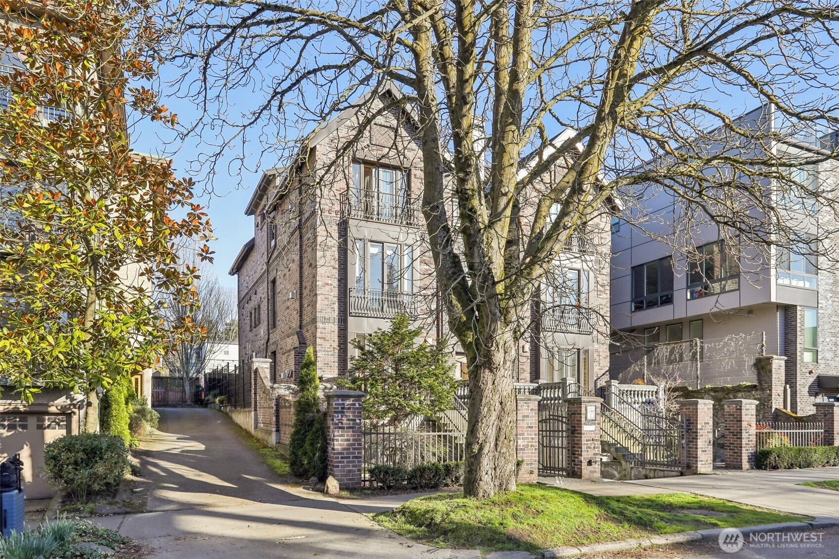 1122 Broadway E Unit: 101