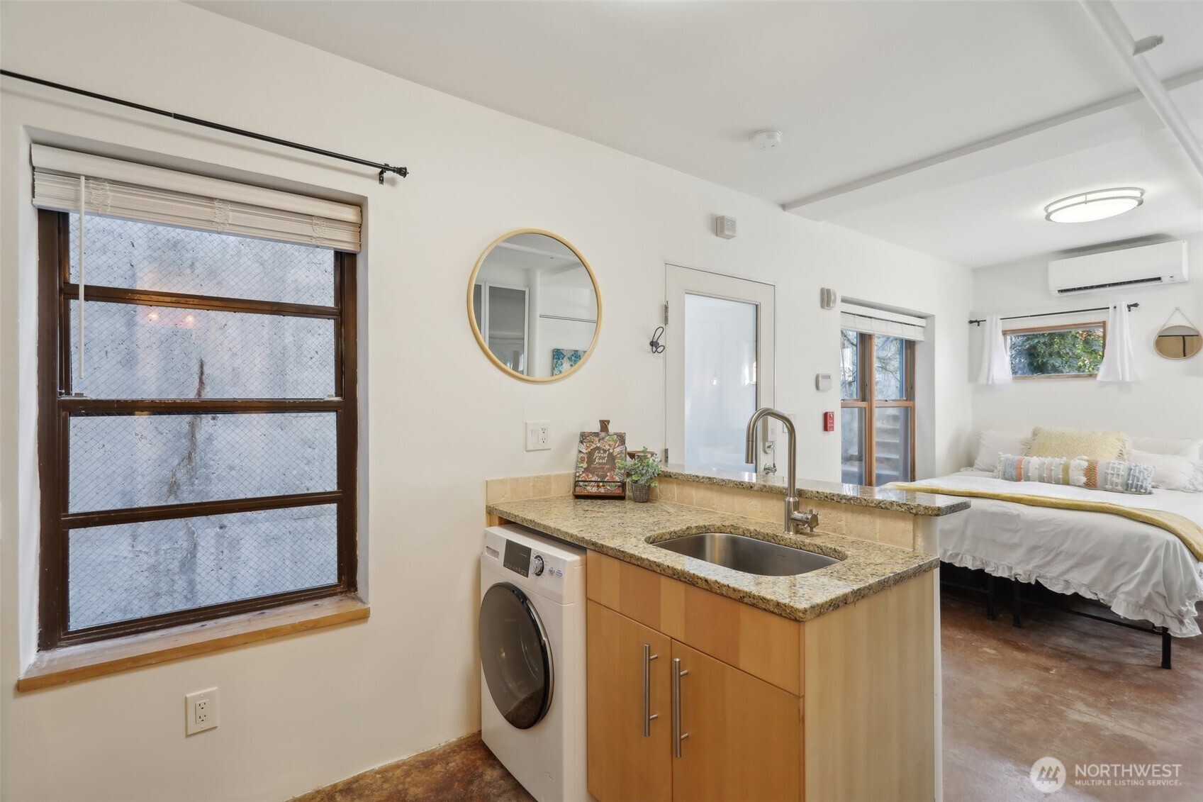 1122 Broadway E Unit: 101