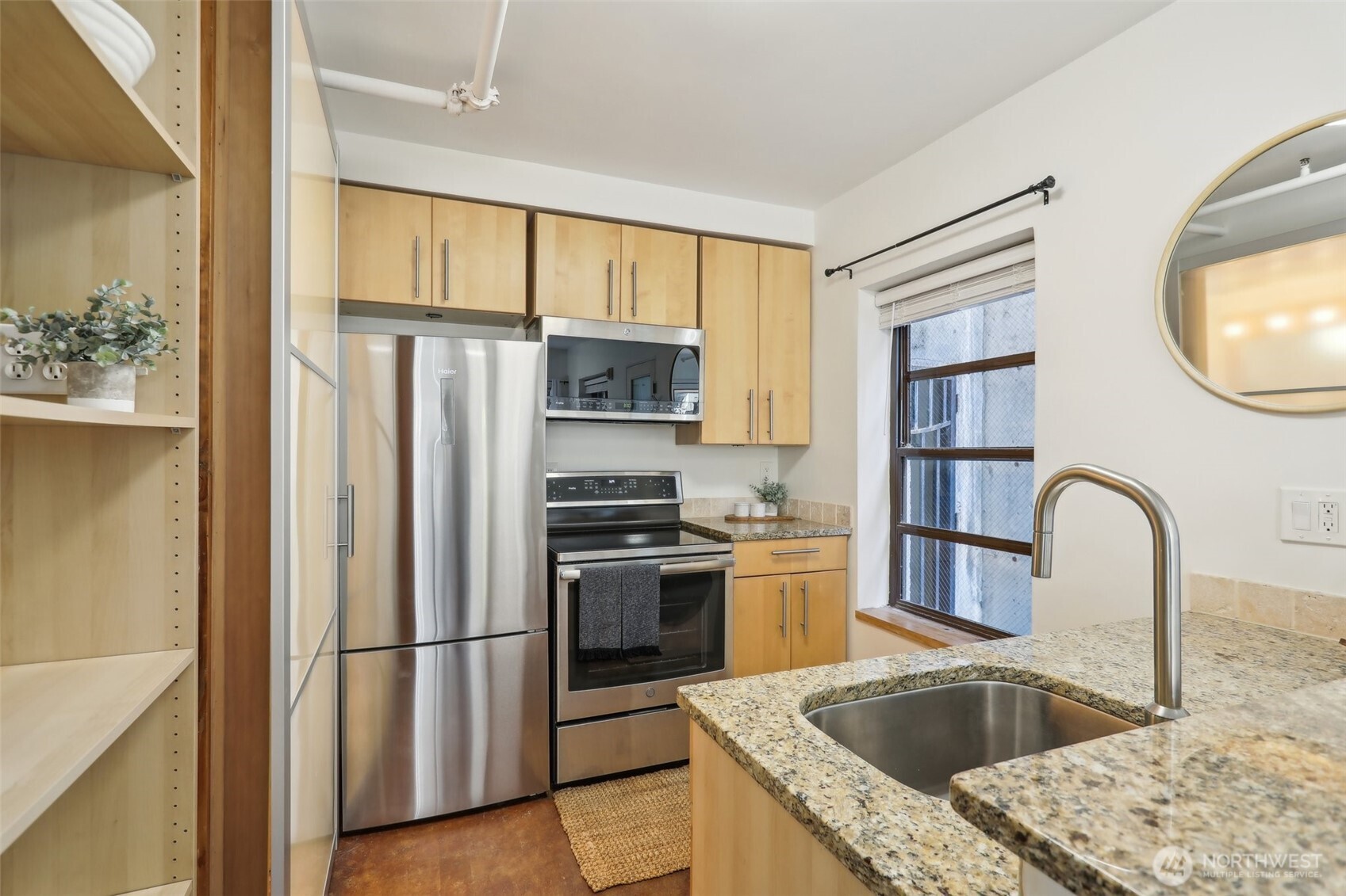 1122 Broadway E Unit: 101