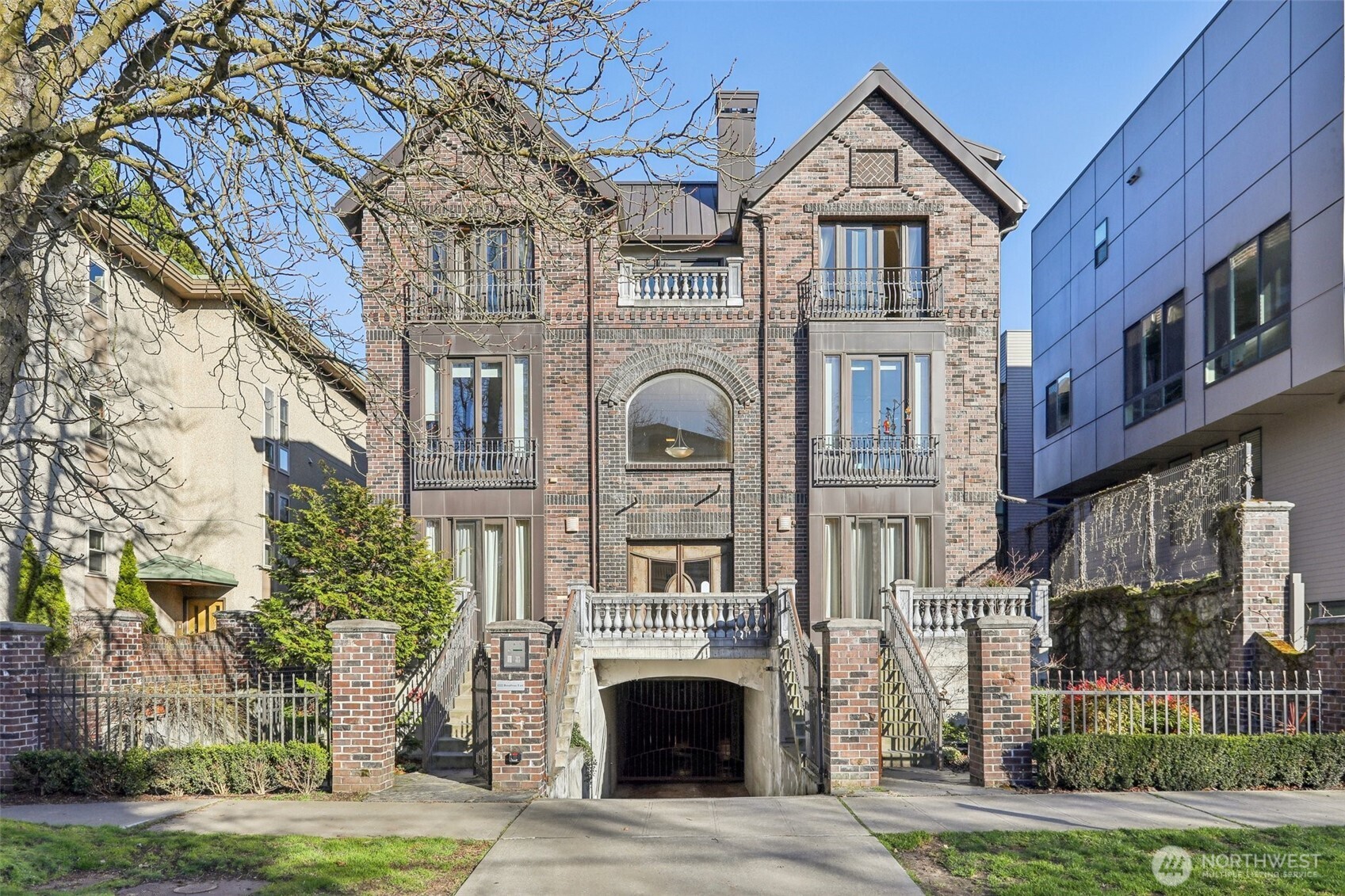 1122 Broadway E Unit: 101