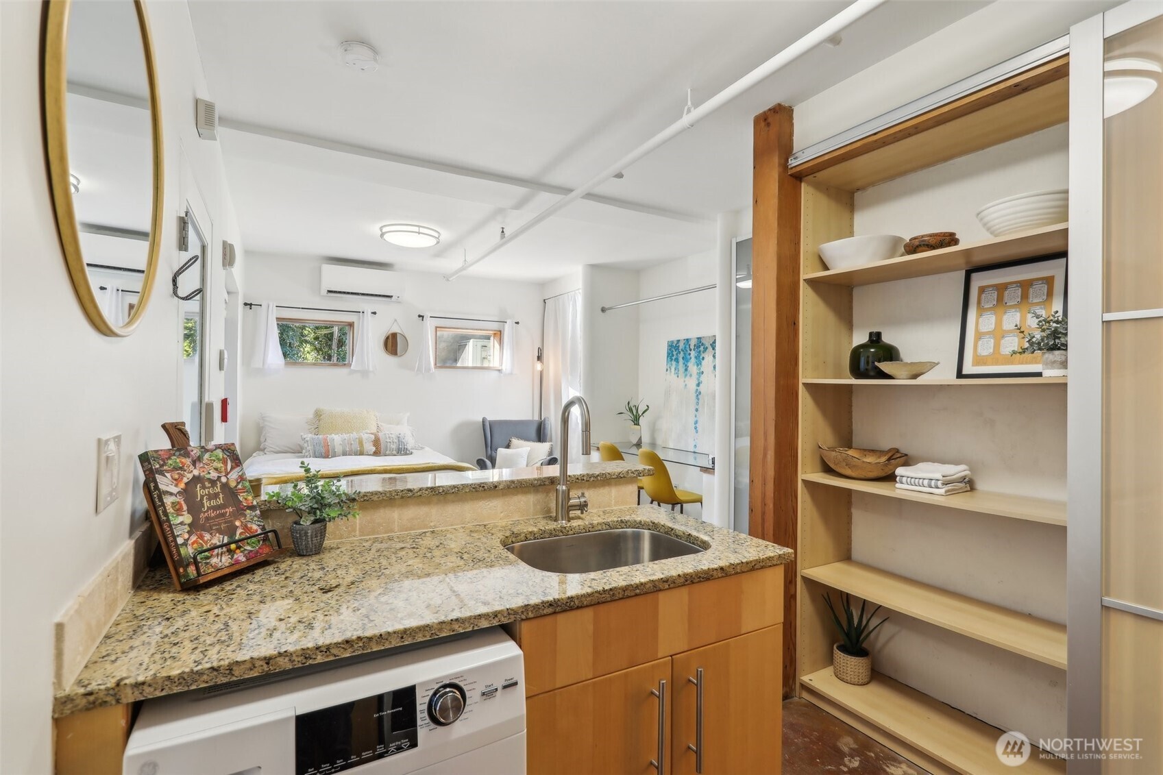 1122 Broadway E Unit: 101