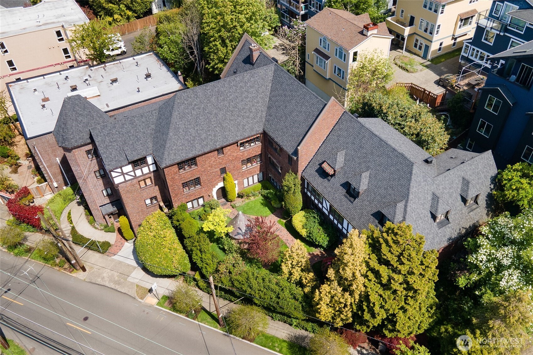 750 Belmont Avenue E Unit: 3