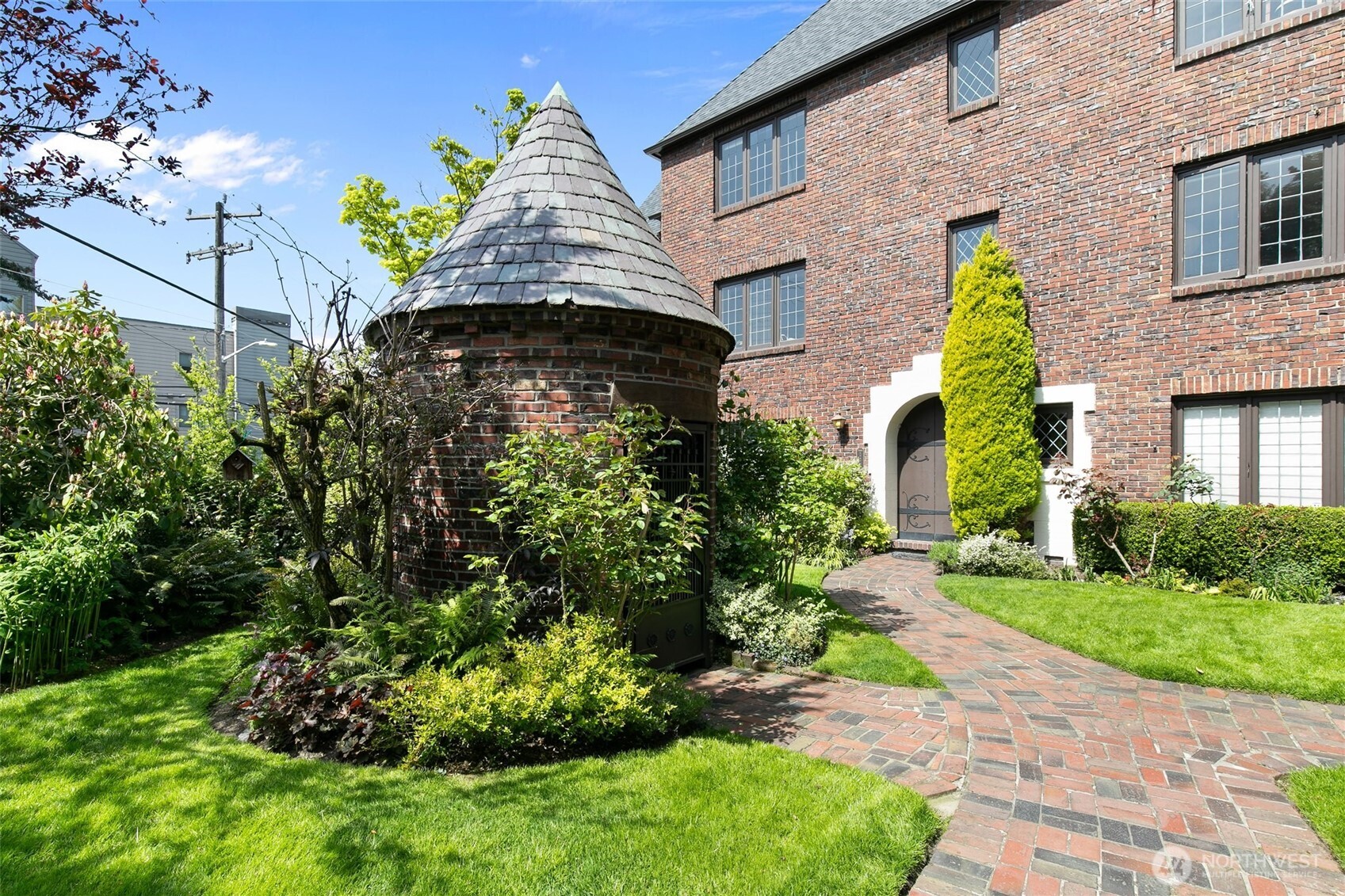 750 Belmont Avenue E Unit: 3