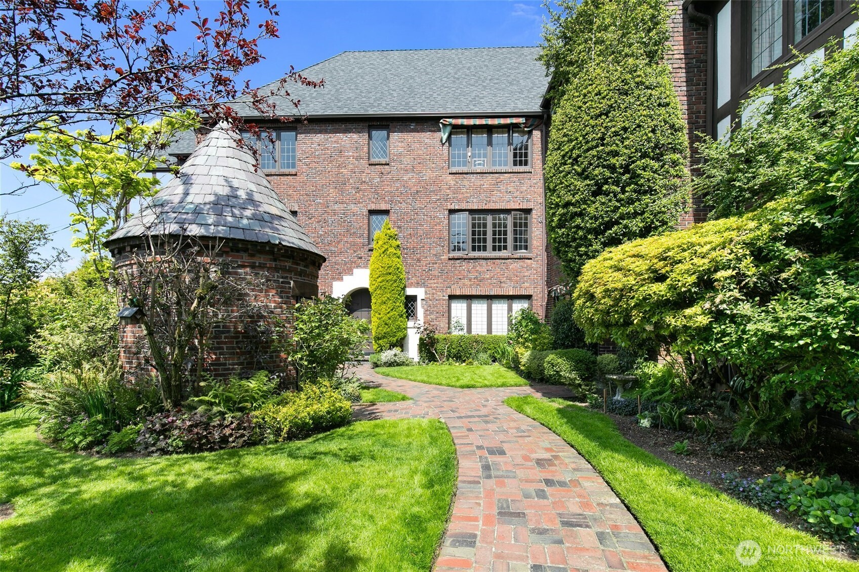 750 Belmont Avenue E Unit: 3