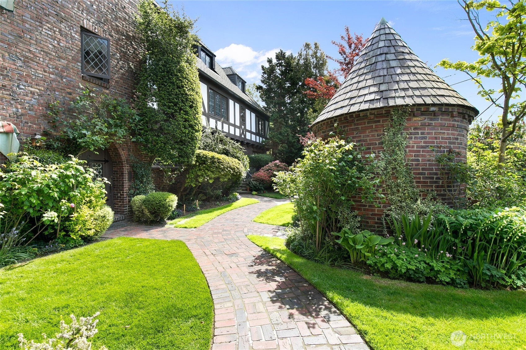 750 Belmont Avenue E Unit: 3