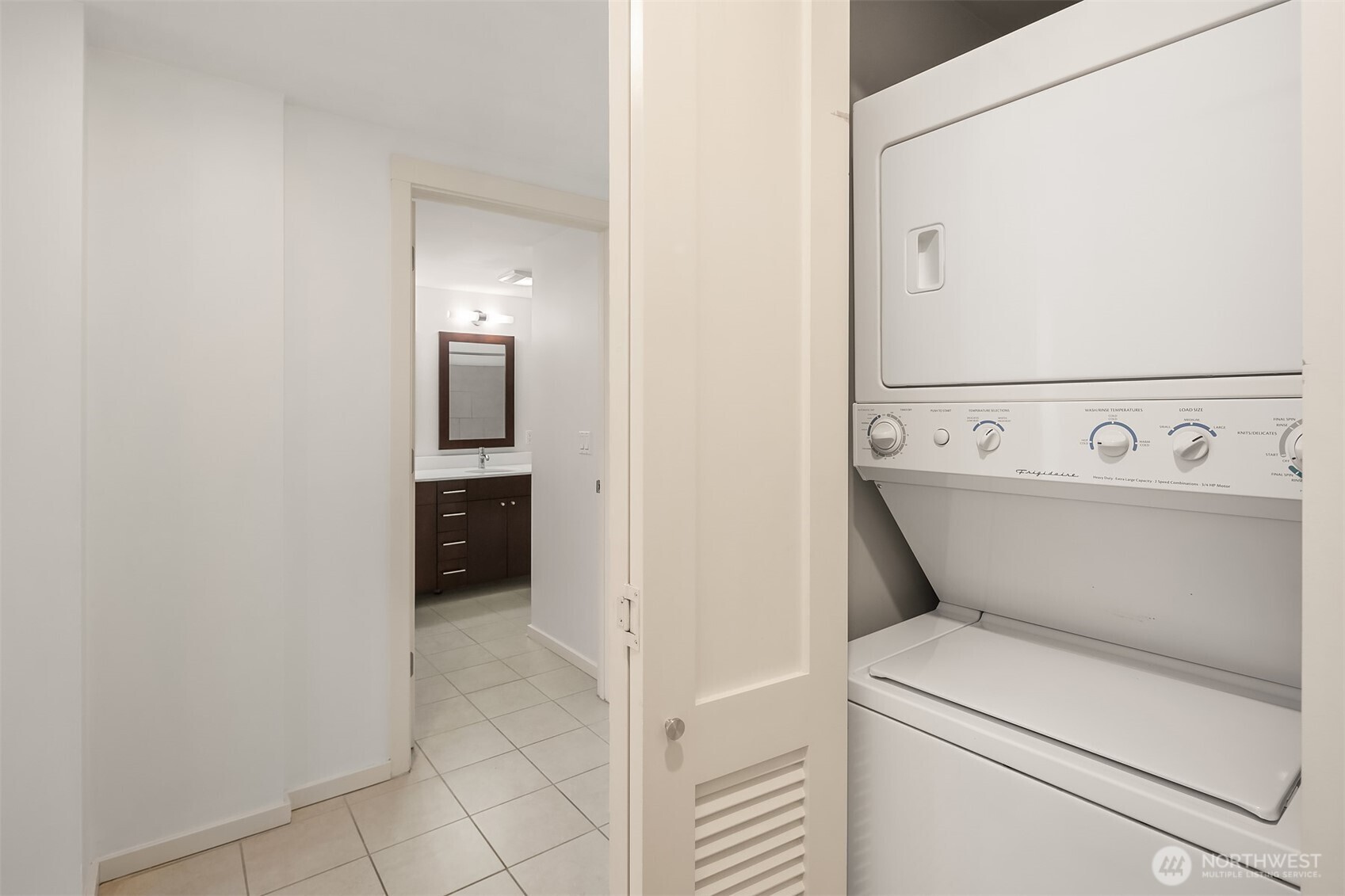 76 Cedar Street Unit: 1203