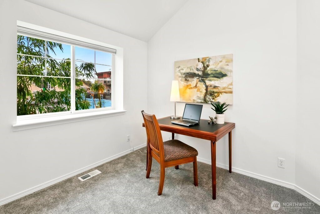 4418 Corliss Avenue N Unit: B